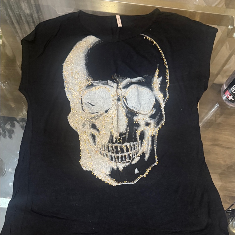 Black Skull Graphic T-Shirt